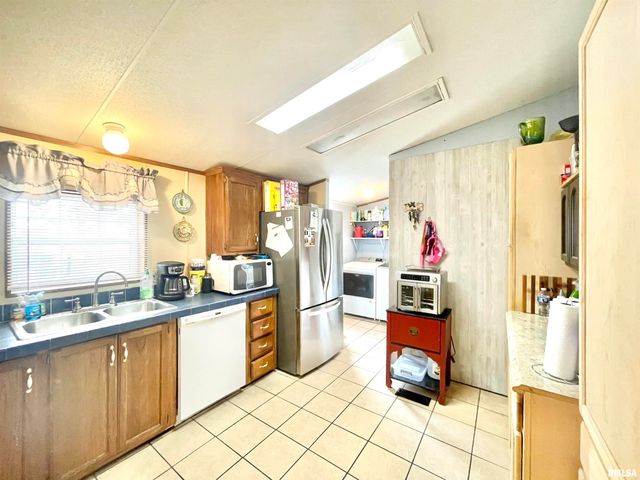 215 Scout Cabin Road, Carterville, IL 62918