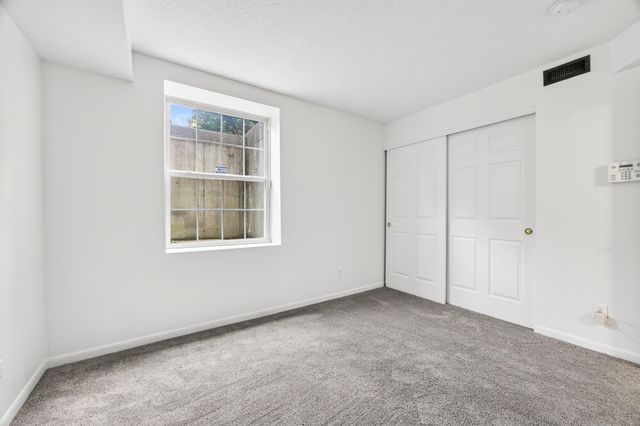 200 Sonoma Court, 102, Cold Spring, KY 41076