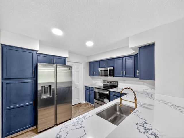 200 Sonoma Court, 102, Cold Spring, KY 41076