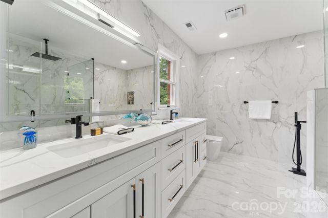 2814 Winding Oak Drive, Charlotte, NC 28270