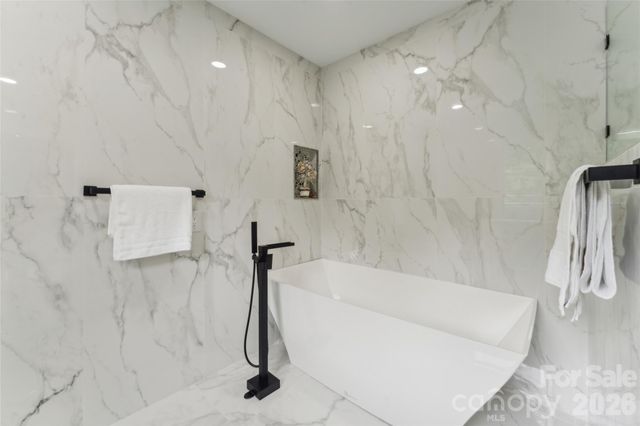 2814 Winding Oak Drive, Charlotte, NC 28270