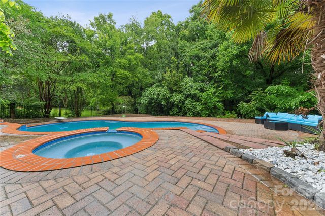 2814 Winding Oak Drive, Charlotte, NC 28270