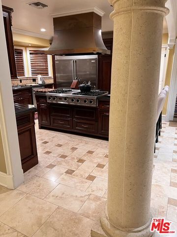 11570 W Sunset Boulevard, Los Angeles, CA 90049