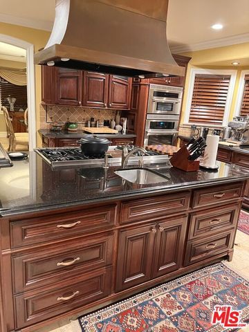 11570 W Sunset Boulevard, Los Angeles, CA 90049