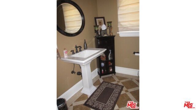 11570 W Sunset Boulevard, Los Angeles, CA 90049