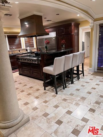 11570 W Sunset Boulevard, Los Angeles, CA 90049