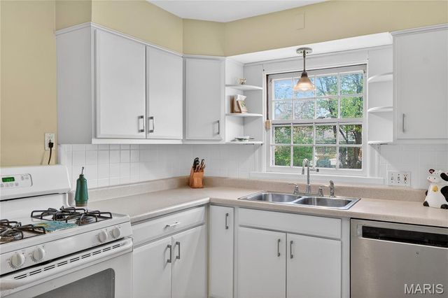 9403 Tilles Drive, Brentwood, MO 63144