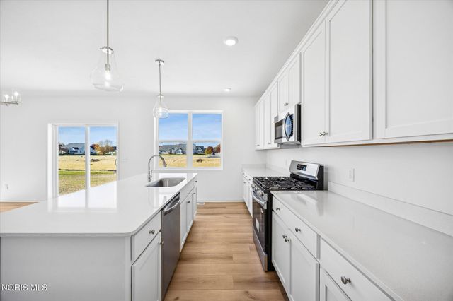 131 Valley Hall Drive, Perrysburg, OH 43551