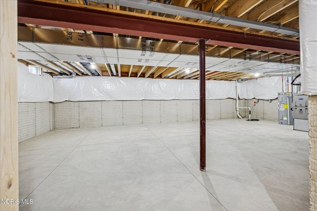 131 Valley Hall Drive, Perrysburg, OH 43551