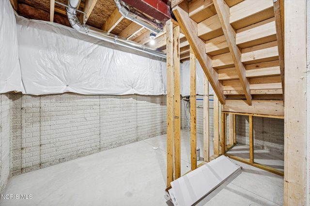 131 Valley Hall Drive, Perrysburg, OH 43551