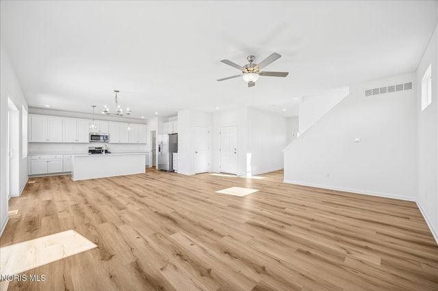 131 Valley Hall Drive, Perrysburg, OH 43551