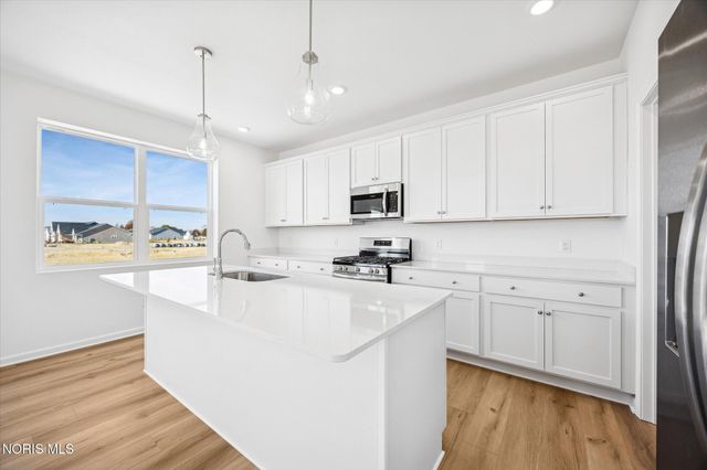 131 Valley Hall Drive, Perrysburg, OH 43551