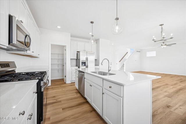 131 Valley Hall Drive, Perrysburg, OH 43551