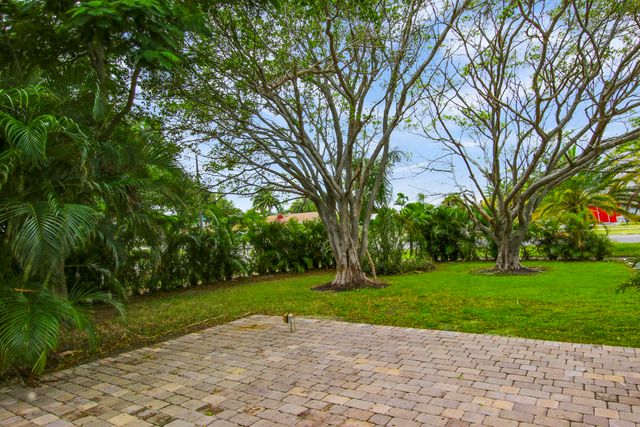 593 PALMETTO Drive 1, West Palm Beach, FL 33403
