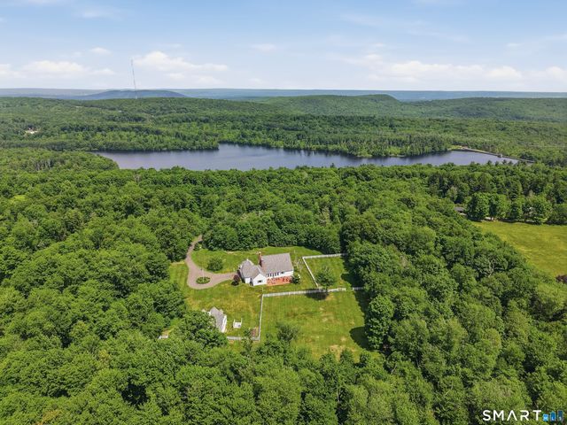 395 Sperry Road, Bethany, CT 06524