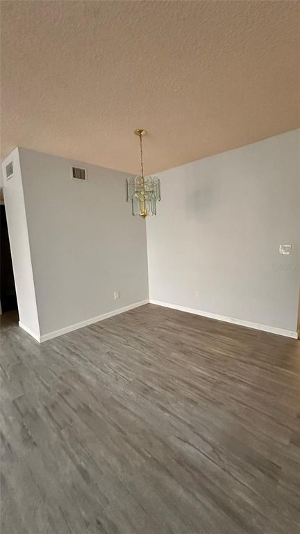 Image 5 of property listing at 2330 ECUADORIAN WAY 32, Clearwater, FL 33763