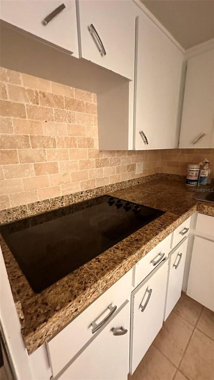 Image 7 of property listing at 2330 ECUADORIAN WAY 32, Clearwater, FL 33763