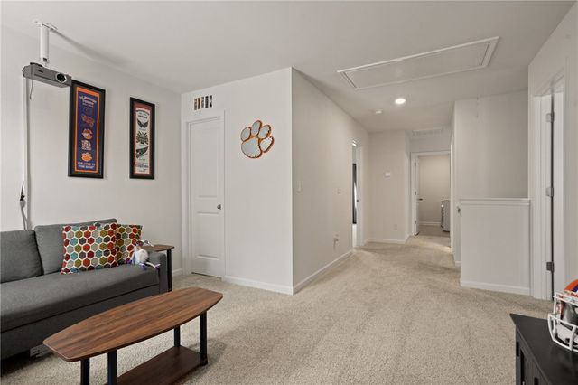 204 Hillendale Way, Pelzer, SC 29669