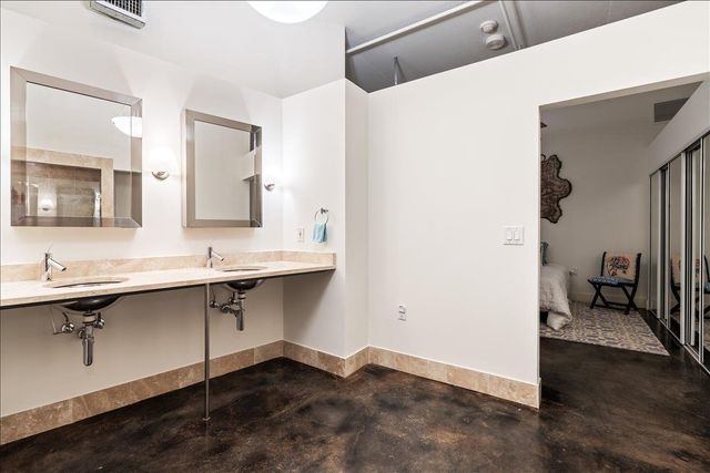 311 W 5th ST 1005, Austin, TX 78701