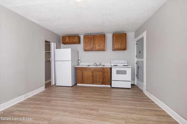 2723 W Chestnut St, Louisville, KY 40211