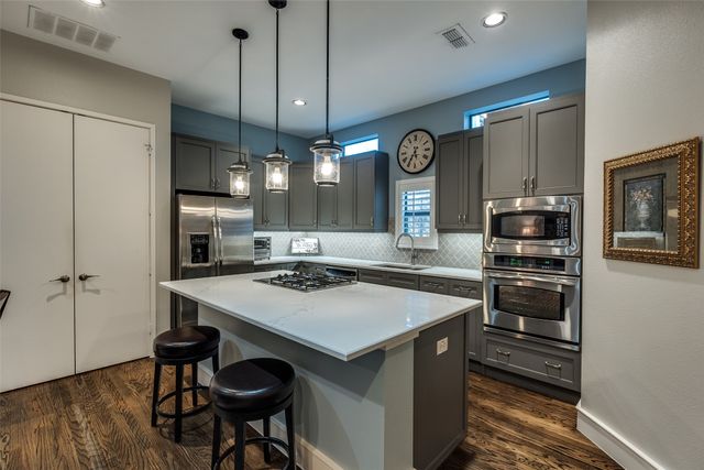 2111 Albany Street, Dallas, TX 75201