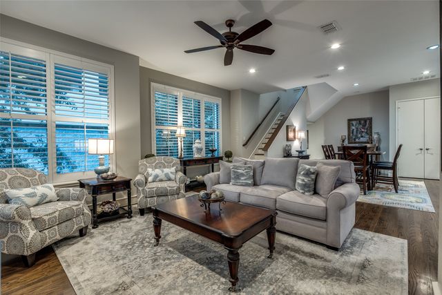 2111 Albany Street, Dallas, TX 75201