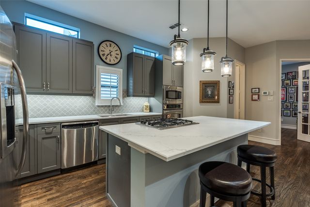 2111 Albany Street, Dallas, TX 75201