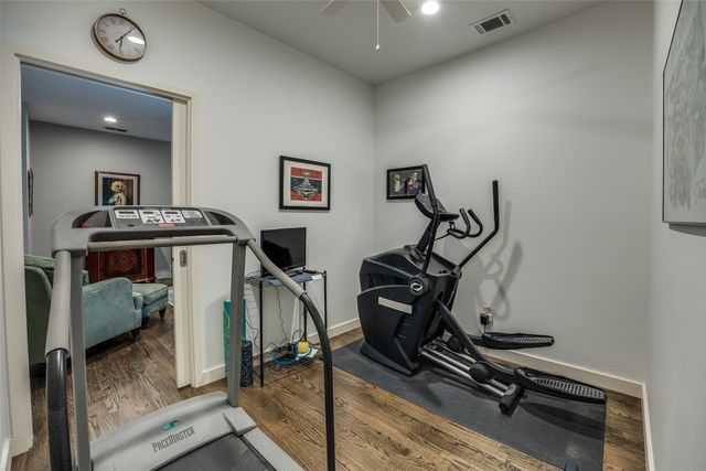 2111 Albany Street, Dallas, TX 75201