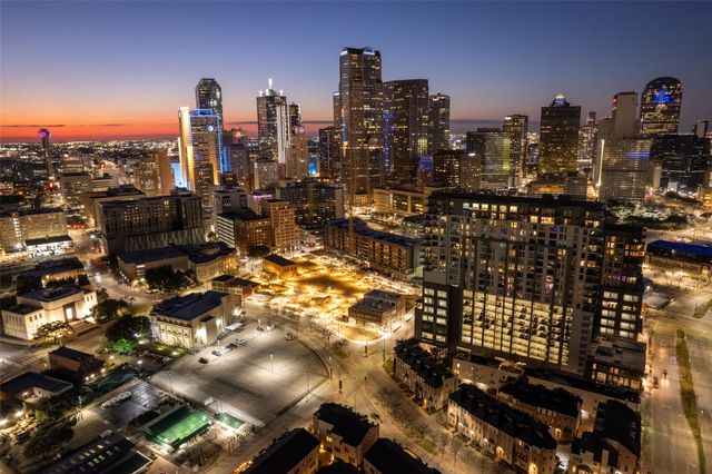 2111 Albany Street, Dallas, TX 75201