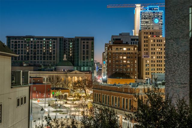 2111 Albany Street, Dallas, TX 75201