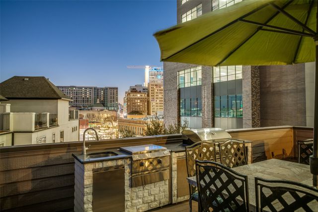 2111 Albany Street, Dallas, TX 75201