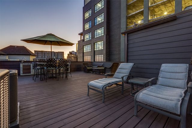 2111 Albany Street, Dallas, TX 75201