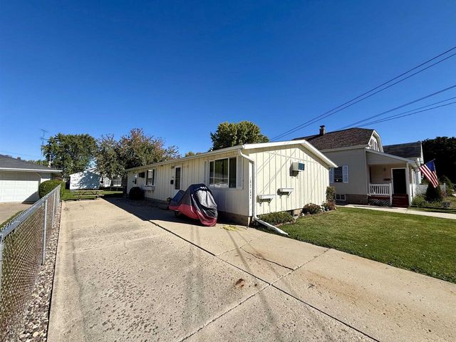 742 W 5TH AVENUE, Oshkosh, WI 54902