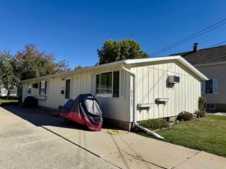 742 W 5TH AVENUE, Oshkosh, WI 54902
