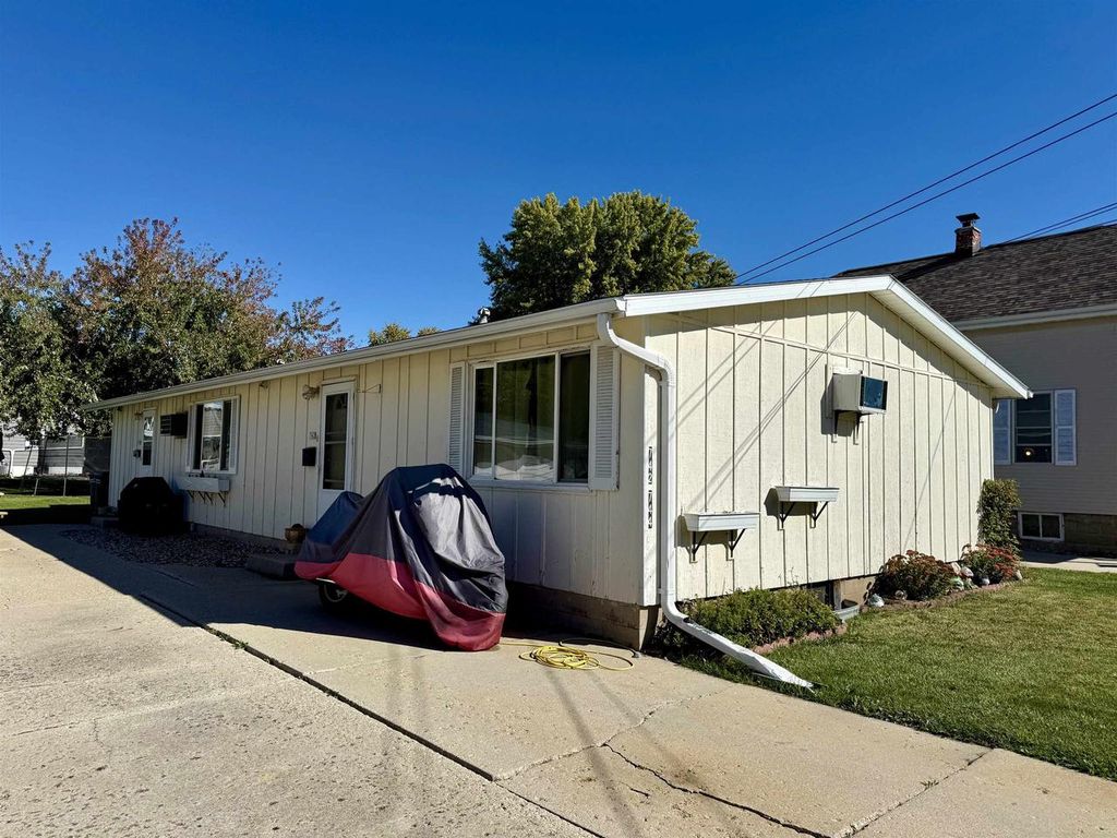 742 W 5TH AVENUE, Oshkosh, WI 54902