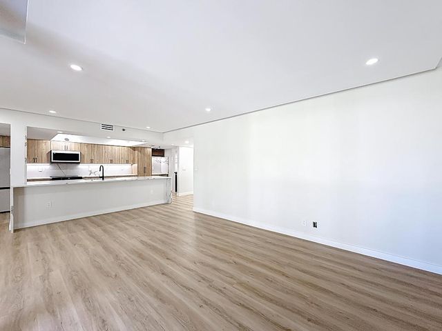 955 Egret B-207, Delray Beach, FL 33444