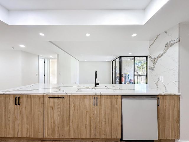 955 Egret B-207, Delray Beach, FL 33444