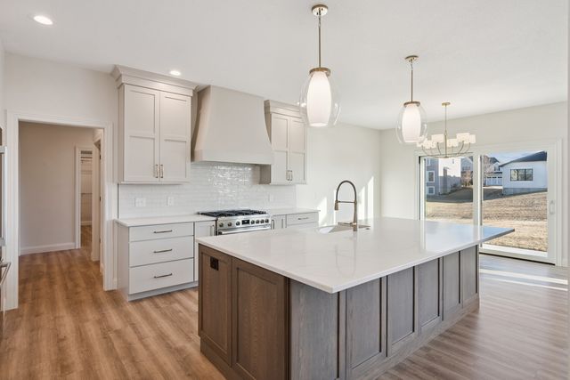 6501 BLACKBIRD Lane, Bettendorf, IA 52722