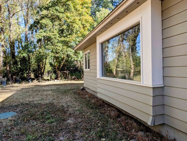 4439 Whittier Rd, Clayton, WA 99110