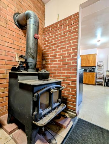4439 Whittier Rd, Clayton, WA 99110