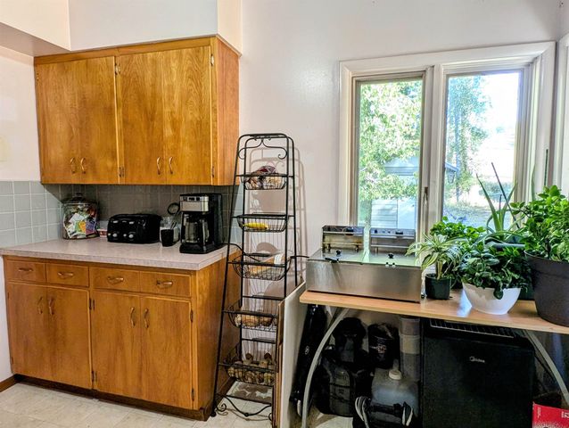 4439 Whittier Rd, Clayton, WA 99110