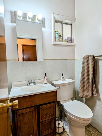 4439 Whittier Rd, Clayton, WA 99110