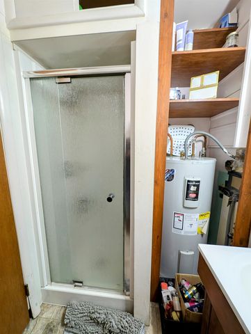 4439 Whittier Rd, Clayton, WA 99110
