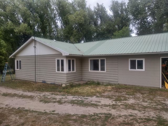 4439 Whittier Rd, Clayton, WA 99110