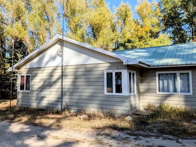 4439 Whittier Rd, Clayton, WA 99110