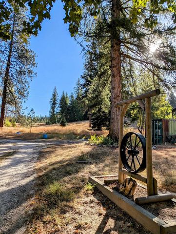 4439 Whittier Rd, Clayton, WA 99110