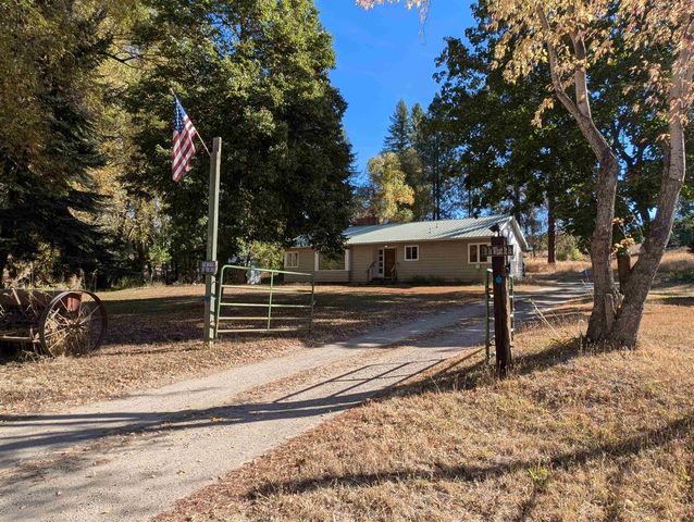 4439 Whittier Rd, Clayton, WA 99110