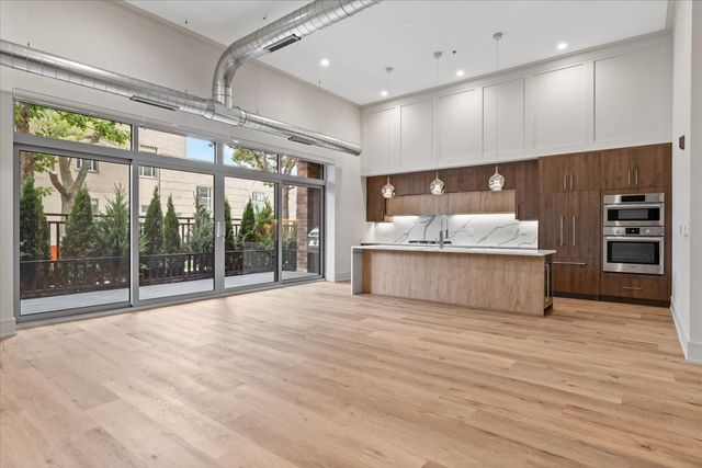 3951 N Wayne Avenue 103, Chicago, IL 60613