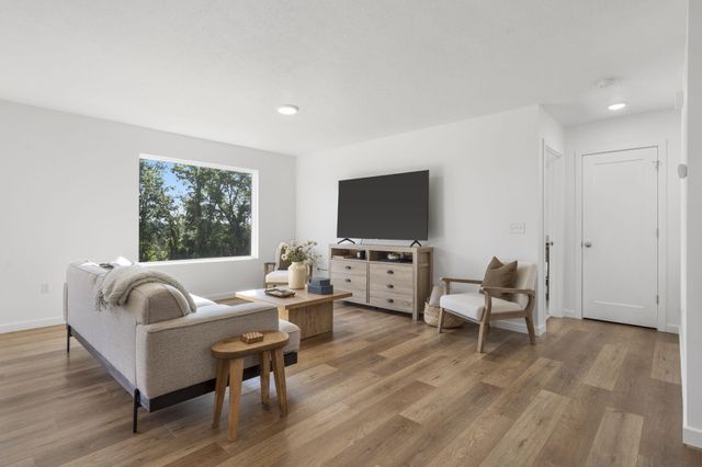 108 N Bison Court, Nixa, MO 65714