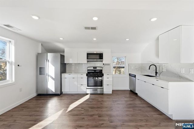 73 Macarthur Avenue, Lodi, NJ 07644